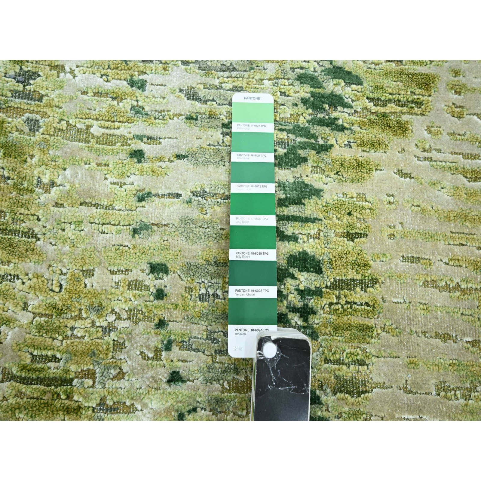 2’5″x8’3″ Green 100% Silk Hand Knotted Crocodile Safari Design Runner Rug R75548