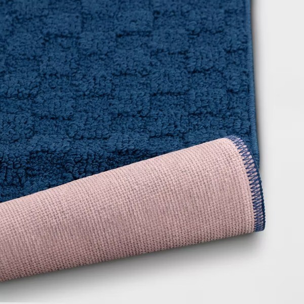 1’8″x2’6″ Tufted Rug Navy