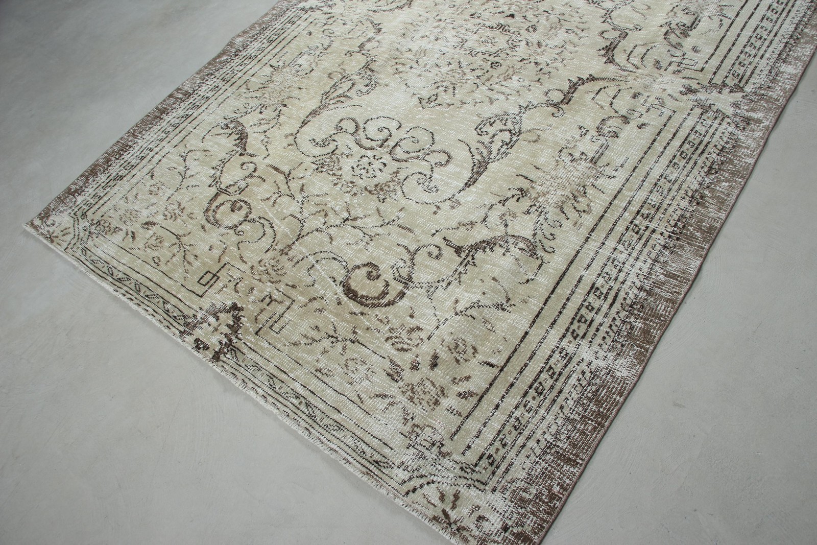 Vintage Rug, 6×8,6 ft Turkish Rug, White Brown Camouflage Wool Rug