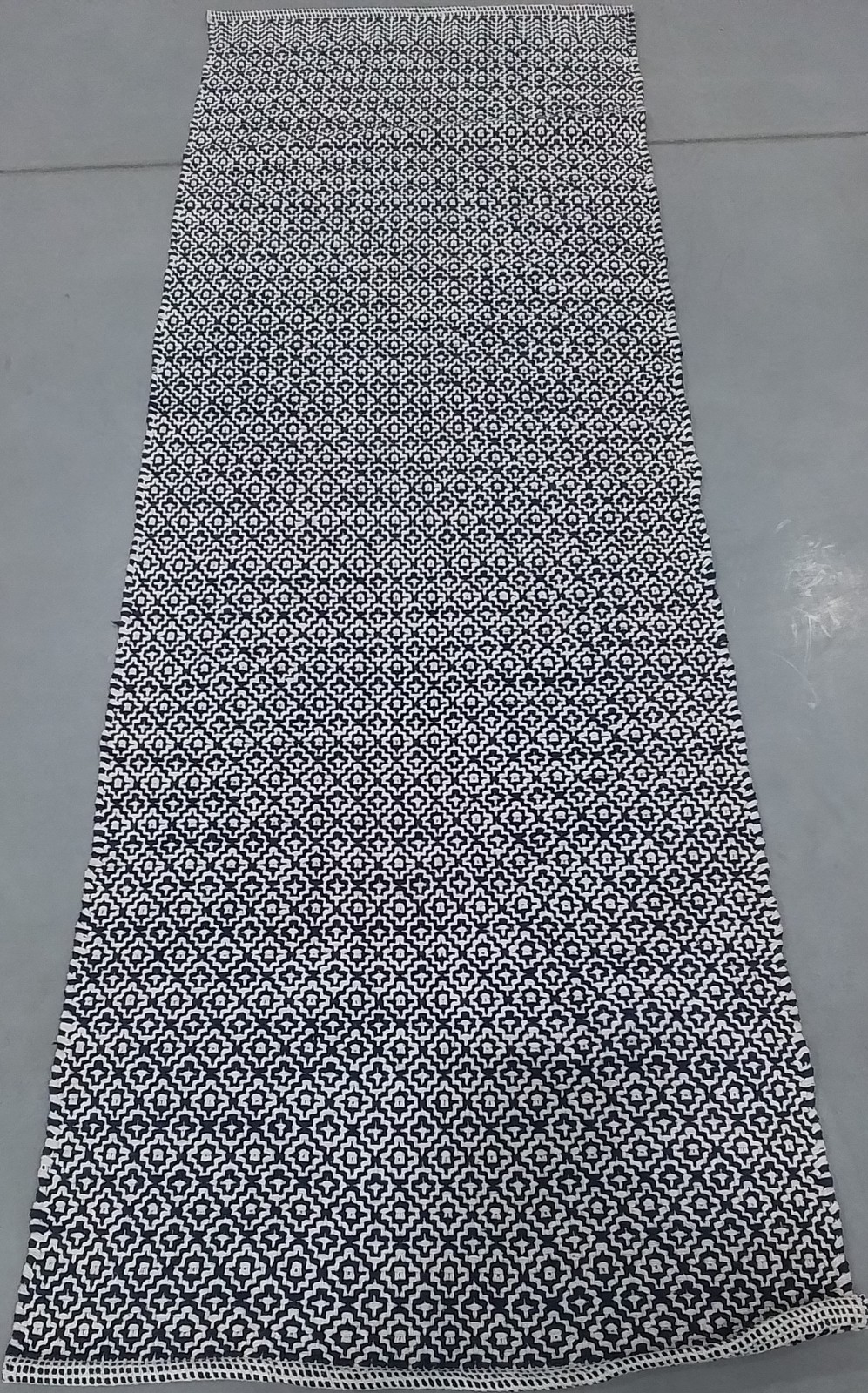 IVORY / NAVY 2′-3″ x 7′-0″ Flaw in Rug, Reduced Price 3172810741 MTK717H-27