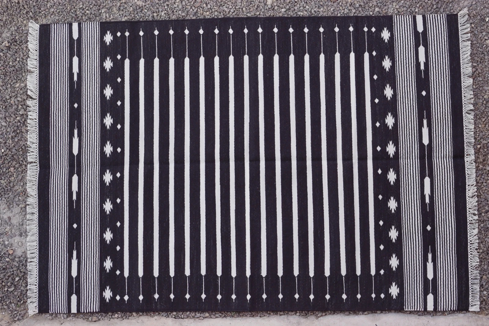 Rugmoda Cotton Black White Geometric Stripe 4×6 ft Area Rug for Living Room